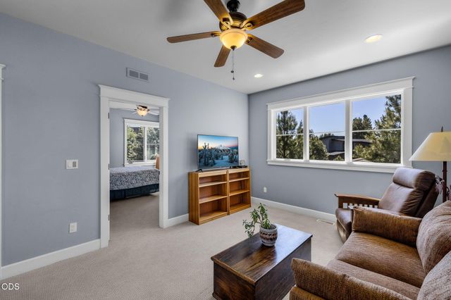 61525 Meeks Trail, Bend, OR 97702