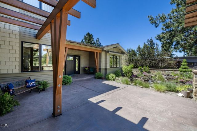 61525 Meeks Trail, Bend, OR 97702