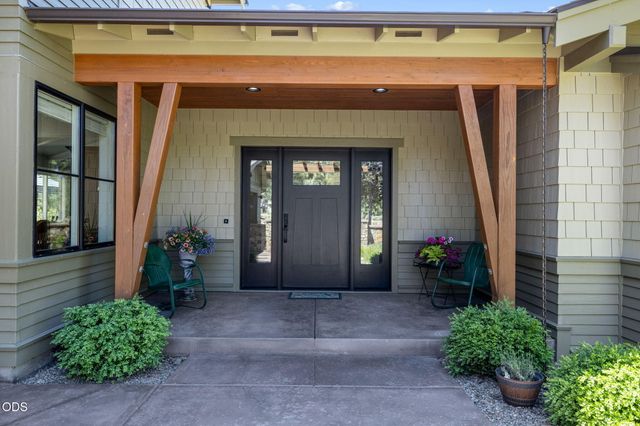 61525 Meeks Trail, Bend, OR 97702