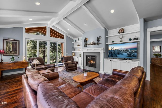 61525 Meeks Trail, Bend, OR 97702