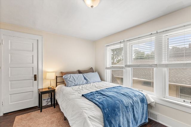 931 40th Place, Des Moines, IA 50312