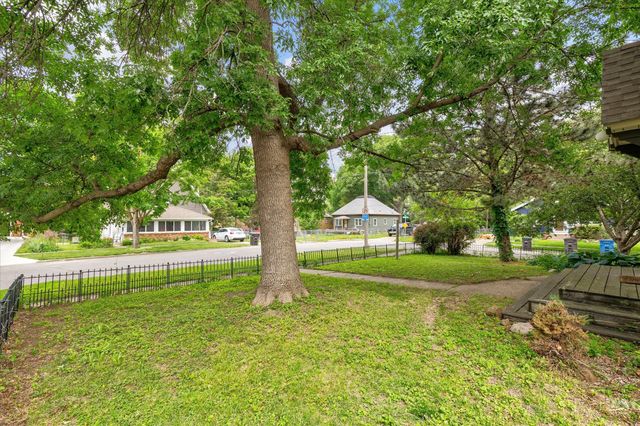 931 40th Place, Des Moines, IA 50312