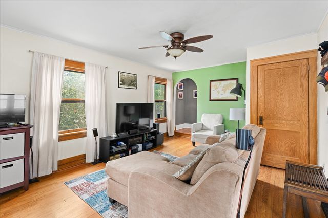 931 40th Place, Des Moines, IA 50312