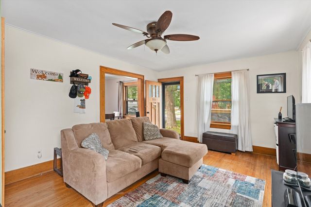 931 40th Place, Des Moines, IA 50312