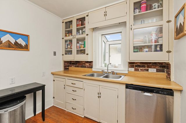 931 40th Place, Des Moines, IA 50312