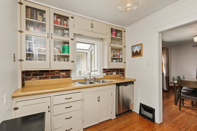 931 40th Place, Des Moines, IA 50312
