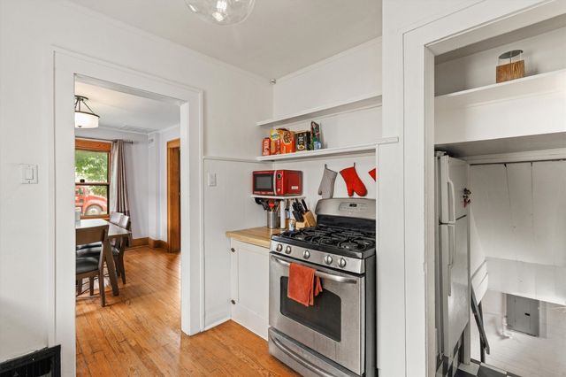 931 40th Place, Des Moines, IA 50312