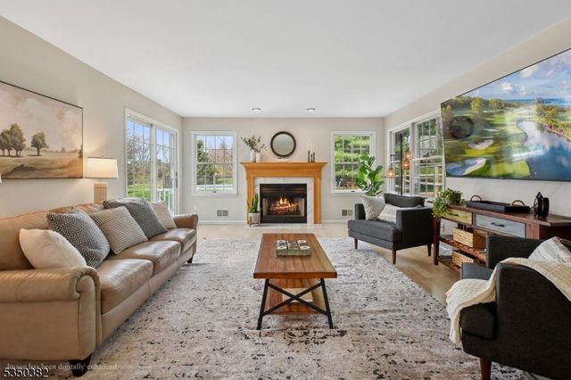 7 Sun Valley Way, Washington Twp., NJ 07853