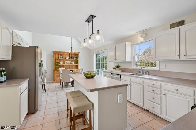 7 Sun Valley Way, Washington Twp., NJ 07853