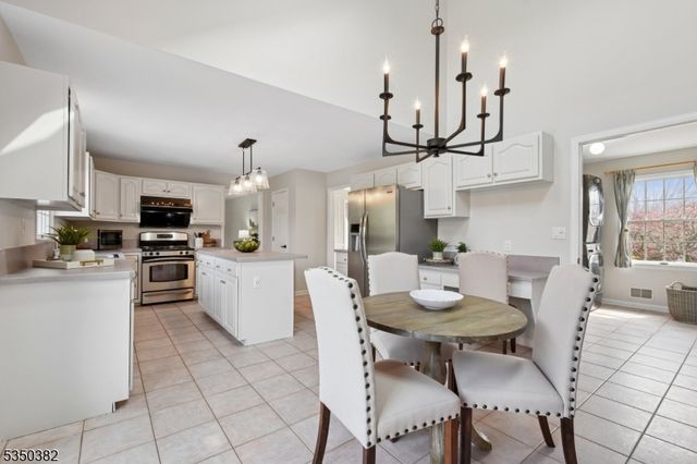 7 Sun Valley Way, Washington Twp., NJ 07853