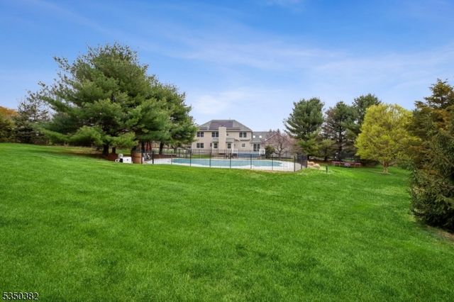 7 Sun Valley Way, Washington Twp., NJ 07853