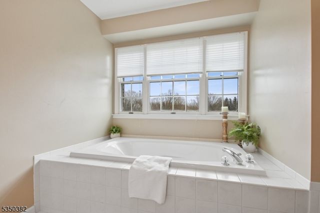 7 Sun Valley Way, Washington Twp., NJ 07853