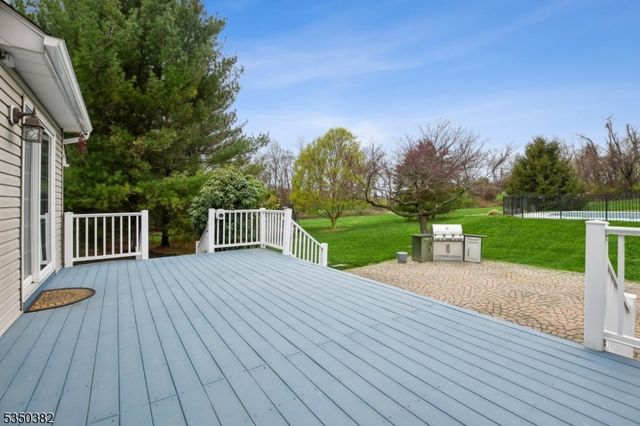 7 Sun Valley Way, Washington Twp., NJ 07853