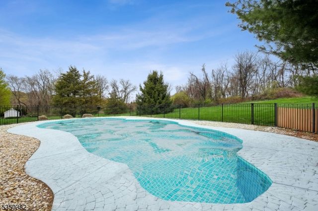 7 Sun Valley Way, Washington Twp., NJ 07853