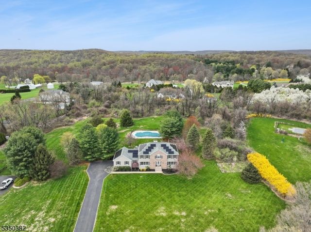 7 Sun Valley Way, Washington Twp., NJ 07853