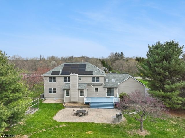 7 Sun Valley Way, Washington Twp., NJ 07853