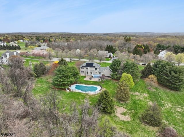 7 Sun Valley Way, Washington Twp., NJ 07853