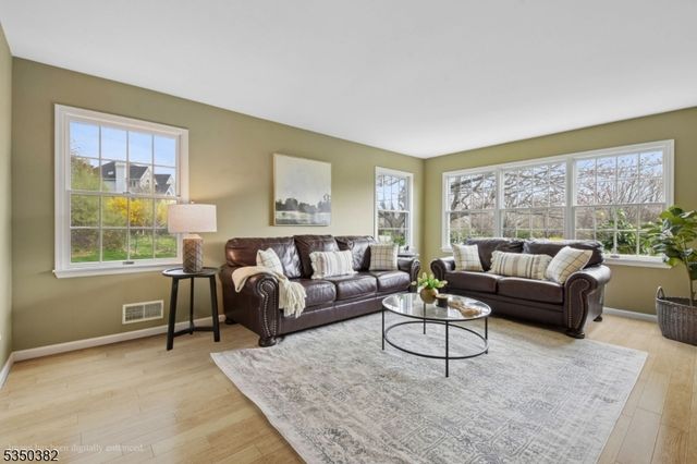 7 Sun Valley Way, Washington Twp., NJ 07853