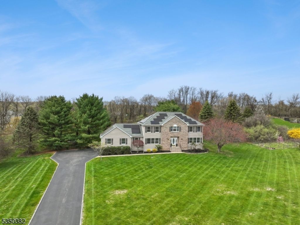 7 Sun Valley Way, Washington Twp., NJ 07853