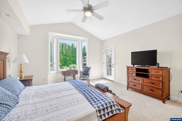 867 Corsair Dr, Independence, OR 97351