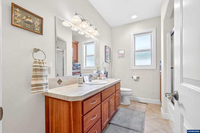 867 Corsair Dr, Independence, OR 97351