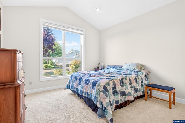 867 Corsair Dr, Independence, OR 97351