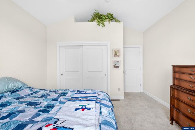 867 Corsair Dr, Independence, OR 97351
