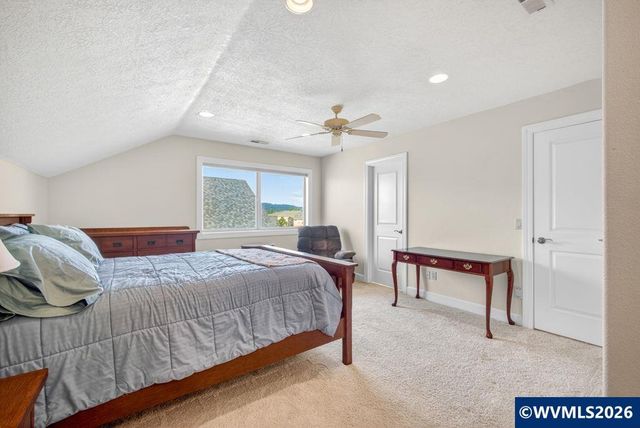 867 Corsair Dr, Independence, OR 97351