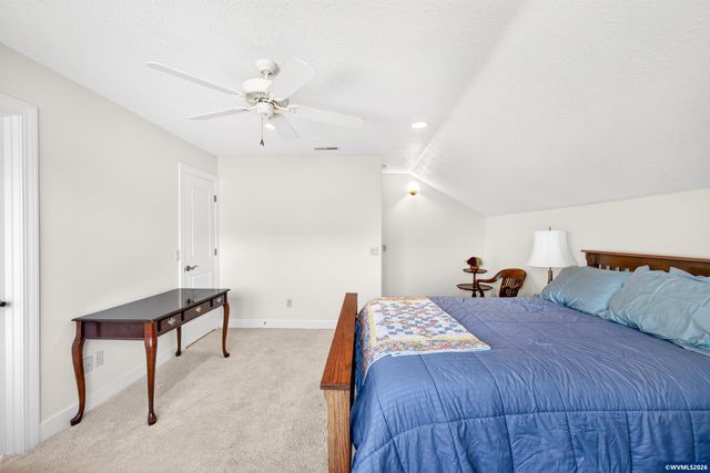867 Corsair Dr, Independence, OR 97351