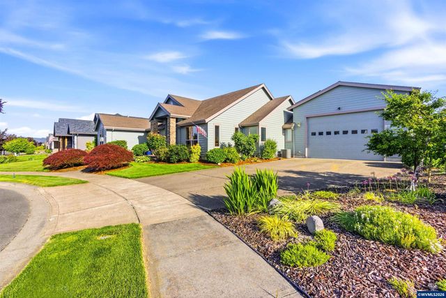 867 Corsair Dr, Independence, OR 97351