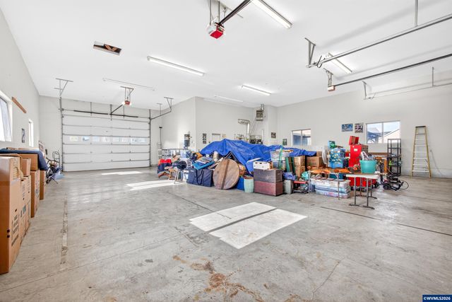 867 Corsair Dr, Independence, OR 97351