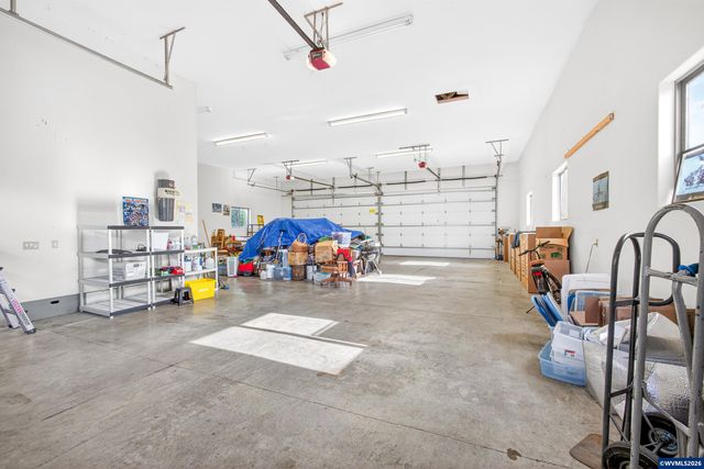 867 Corsair Dr, Independence, OR 97351