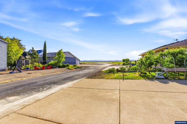 867 Corsair Dr, Independence, OR 97351