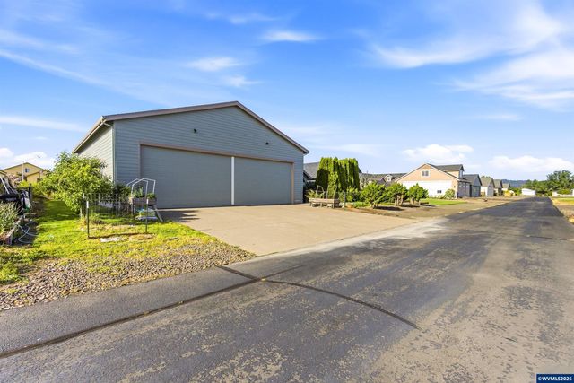 867 Corsair Dr, Independence, OR 97351