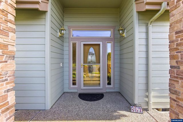 867 Corsair Dr, Independence, OR 97351