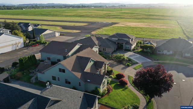 867 Corsair Dr, Independence, OR 97351
