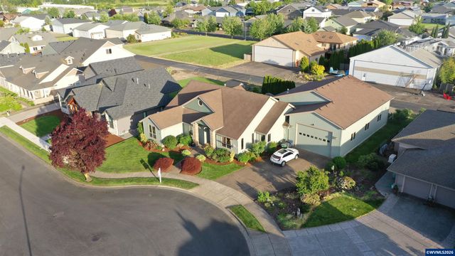 867 Corsair Dr, Independence, OR 97351