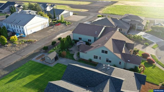 867 Corsair Dr, Independence, OR 97351