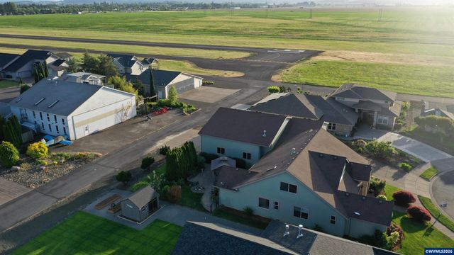 867 Corsair Dr, Independence, OR 97351