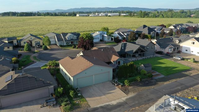 867 Corsair Dr, Independence, OR 97351