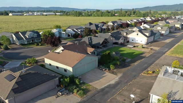 867 Corsair Dr, Independence, OR 97351