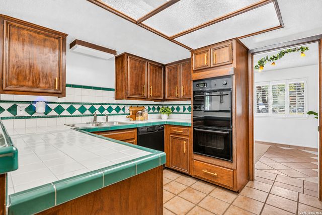 13067 N HUNTERS CIR, San Antonio, TX 78230