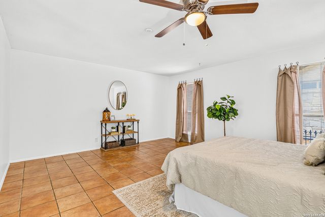 13067 N HUNTERS CIR, San Antonio, TX 78230