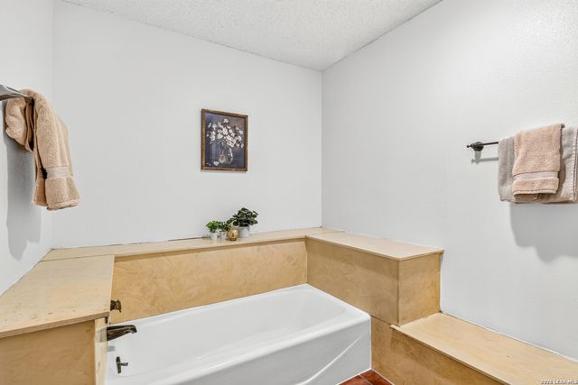 13067 N HUNTERS CIR, San Antonio, TX 78230