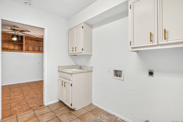 13067 N HUNTERS CIR, San Antonio, TX 78230