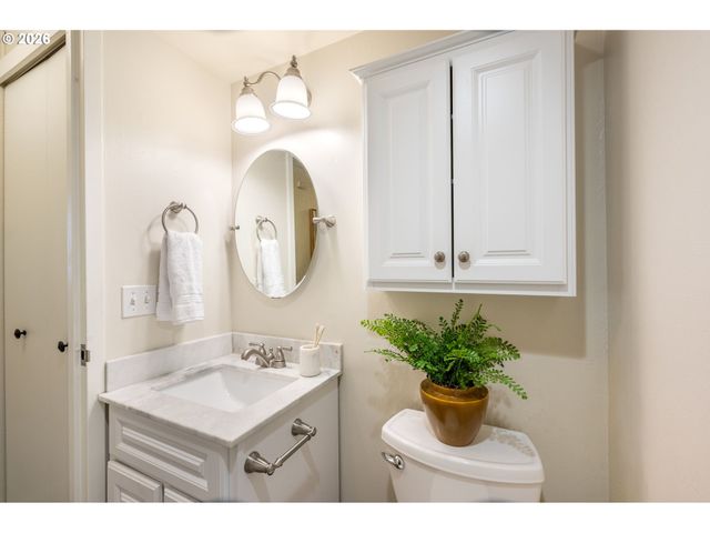 255 Sw HARRISON St 14B, Portland, OR 97201