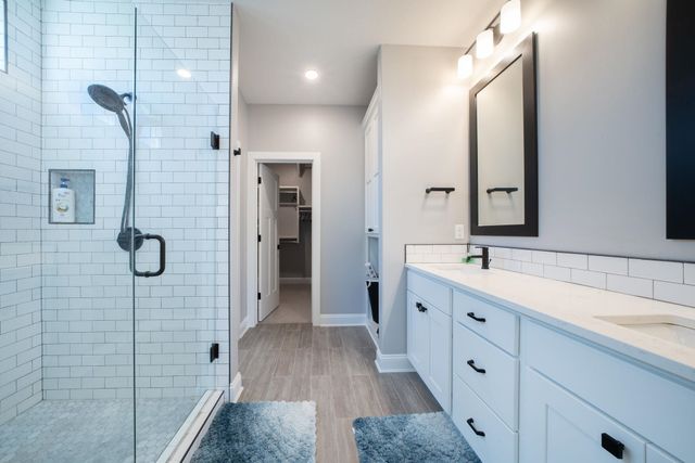 1604 N Shadow Rock Dr, Andover, KS 67002