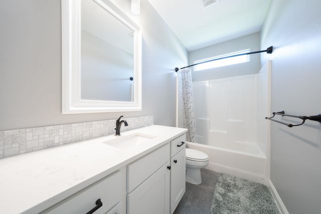 1604 N Shadow Rock Dr, Andover, KS 67002