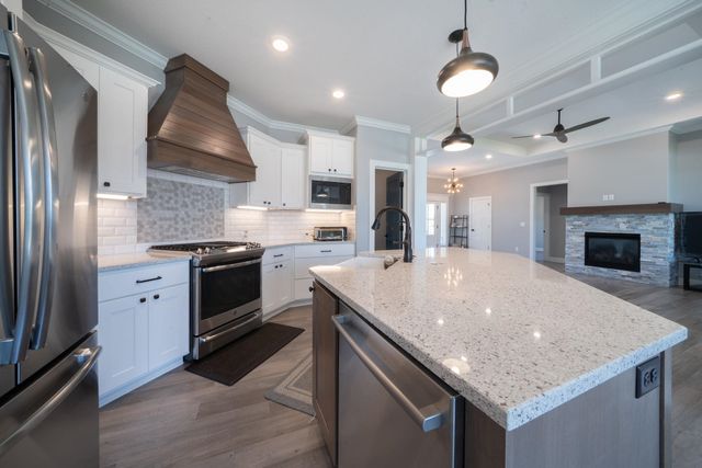 1604 N Shadow Rock Dr, Andover, KS 67002