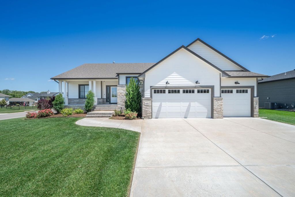 1604 N Shadow Rock Dr, Andover, KS 67002